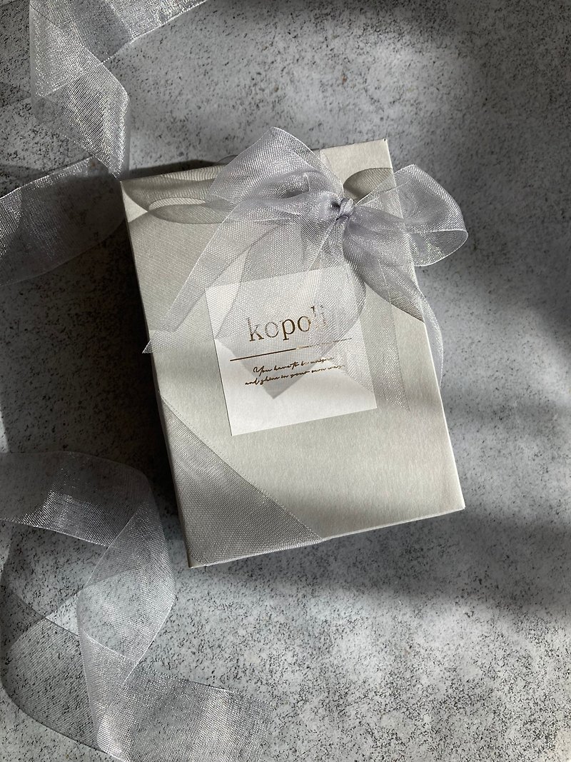present wrapping  - GIFT BOX - - วัสดุห่อของขวัญ - กระดาษ สีเทา