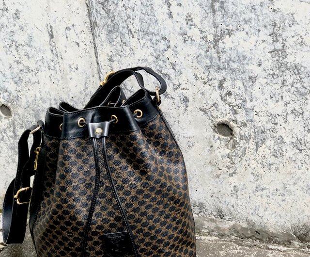 セリーヌ　CELINE 巾着型　ショルダーバッグ　マカダム柄　PVCレザー 楽天市場】【バッグ】CELINE セリーヌ マカダム柄 巾着バッグ