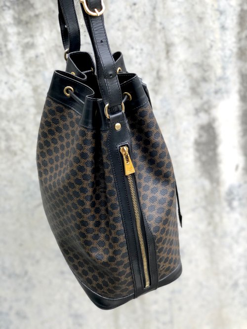CELINE 巾着 ショルダーバッグ 白 マカダム ブラゾン レザー CELINE 巾着 ショルダーバッグ ホワイトマカダム ブラゾン レザー