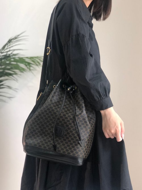 CELINE 巾着 ショルダーバッグ 白 マカダム ブラゾン レザー CELINE 巾着 ショルダーバッグ ホワイトマカダム ブラゾン レザー