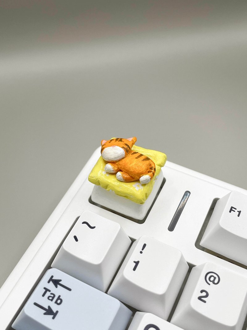 法蘭黏土手作- 貓貓午睡鍵 橘貓 - 機械鍵盤專用 - 電腦配件 - 黏土 橘色