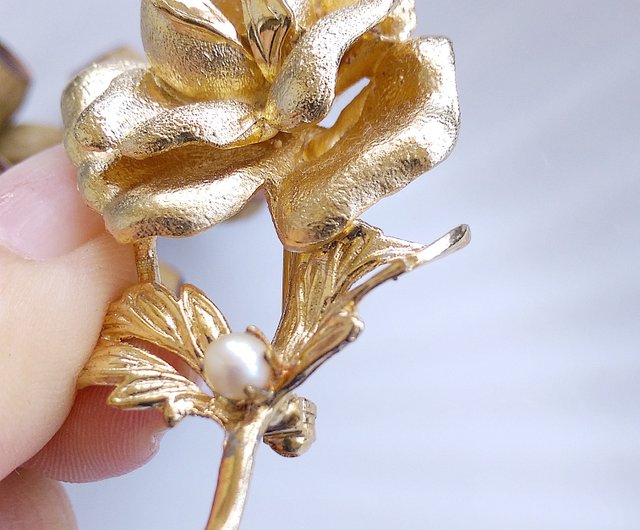 Vintage Faux Pearls Rose Gold Plated 1940's Floral Brooch