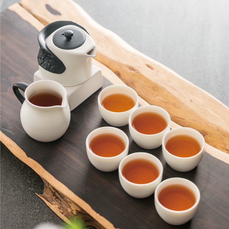 陸寶LOHAS 東籬雅菊 淨墨牡丹 金點設計獎 1壺1海6杯 茶具組 - 茶壺/茶杯/茶具 - 瓷 白色