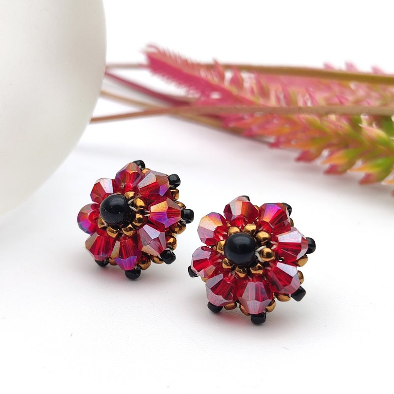 Red Stud Earrings, Beaded Earrings, Crystals Earrings, Hand Made, 手作, 針式耳環 - Earrings & Clip-ons - Glass Red