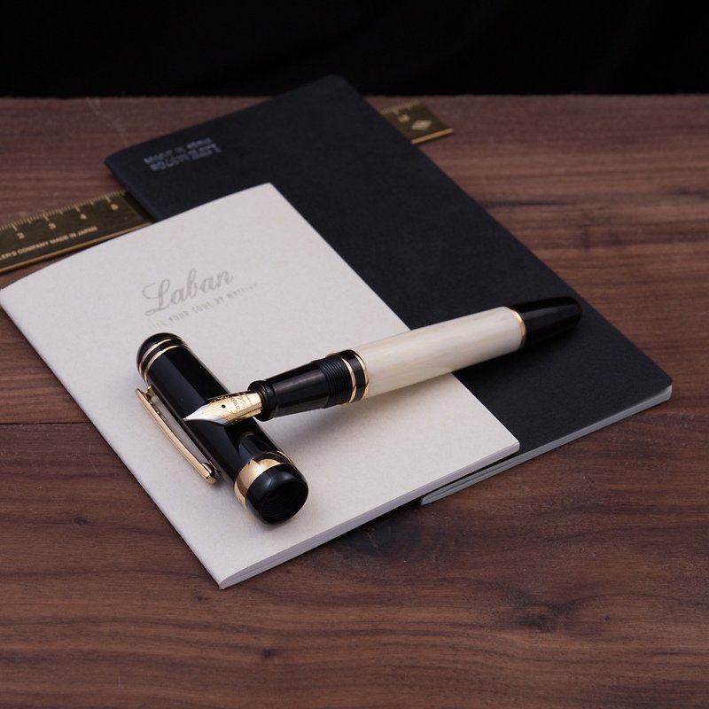 【ペン】ケンブリッジ | クラシックな黒の万年筆はカスタマイズ可能 24時間短納期 - 万年筆 - アクリル ブラック