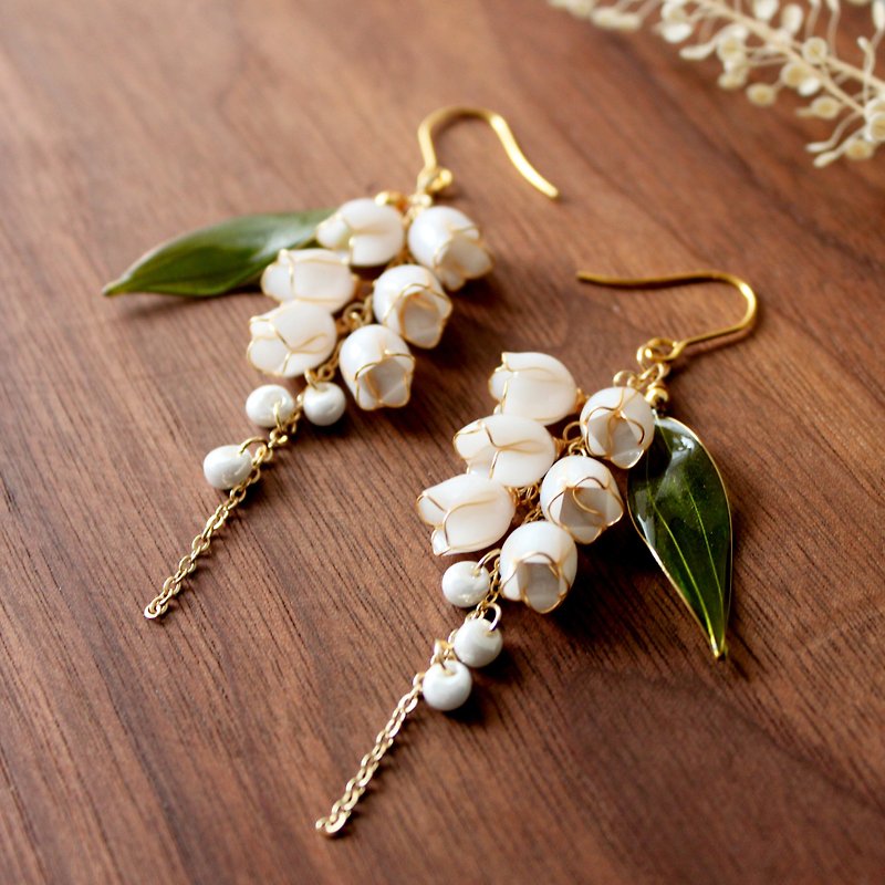 [Qingxin Lily of the Valley] Lily of the Valley White Dangle Earrings Valentine's Day Elegant Earrings/ Clip-On - ต่างหู - เรซิน ขาว