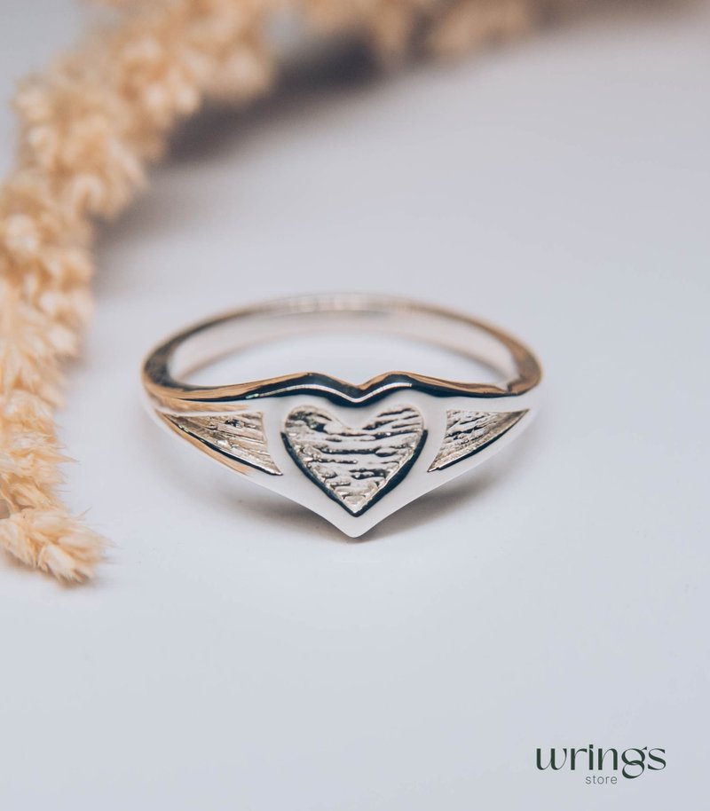 Silver Heart Ring for Women with Unique Surface Elegant Promise Gift for Her - 戒指 - 純銀 銀色