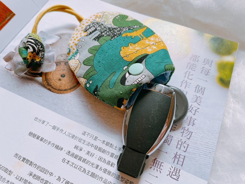 鐘型蓬蓬鑰匙包-keyless-黃綠恐龍 - 鑰匙圈/鑰匙包 - 棉．麻 綠色