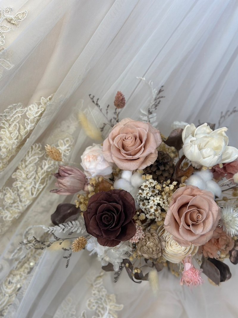 Milk Tea Mist Gold Preserved Flower Bouquet Bridal Bouquet - Dried Flowers & Bouquets - Pottery Pink