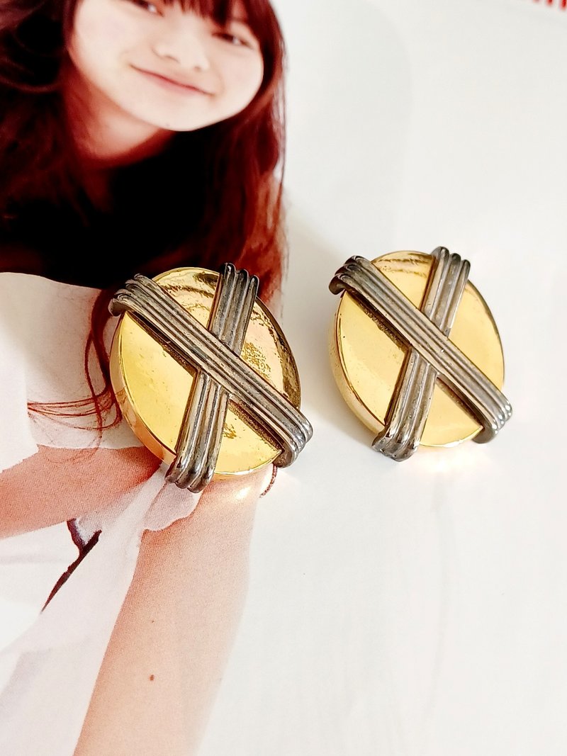 Vintage Jewelry | Intersecting Mirror Clip-On Earrings - ต่างหู - โลหะ 