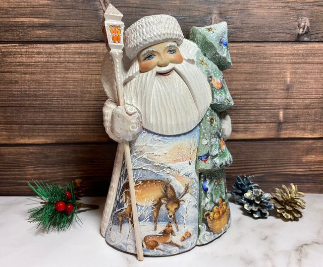 木製のロシアの彫刻が施されたサンタのクリスマスツリー家の装飾サンタフィギュア鹿 ショップ Vipresentartstudio 人形 フィギュア Pinkoi