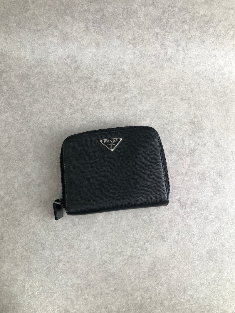 【 日本直送　名牌中古包 】PRADA プラダ 財布 ブラック トライアングルロゴ サフィアーノレザー ラウンドファスナー vintage 5i3x78 - 錢包/皮夾/長短夾 - 真皮 黑色
