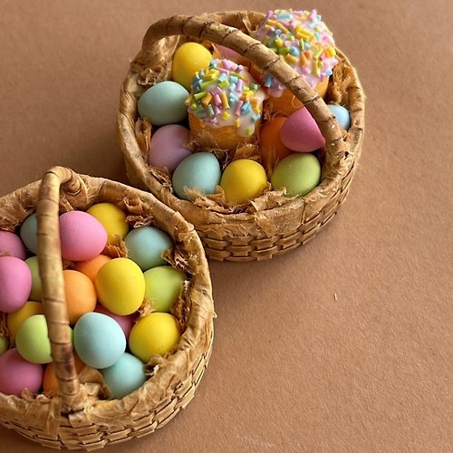 DOLLFOODS Doll Miniature Easter basket for doll games, dollhouse, scale 1:12
