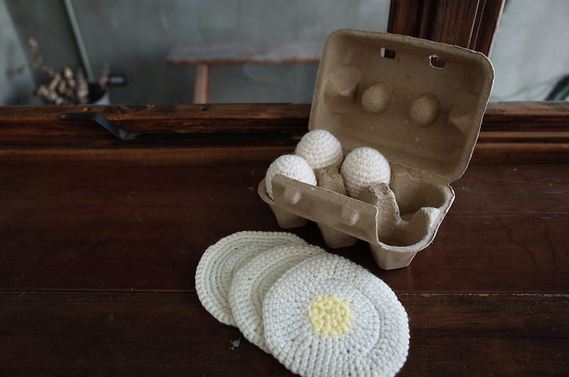 Knitted egg coaster - ของวางตกแต่ง - เส้นใยสังเคราะห์ 