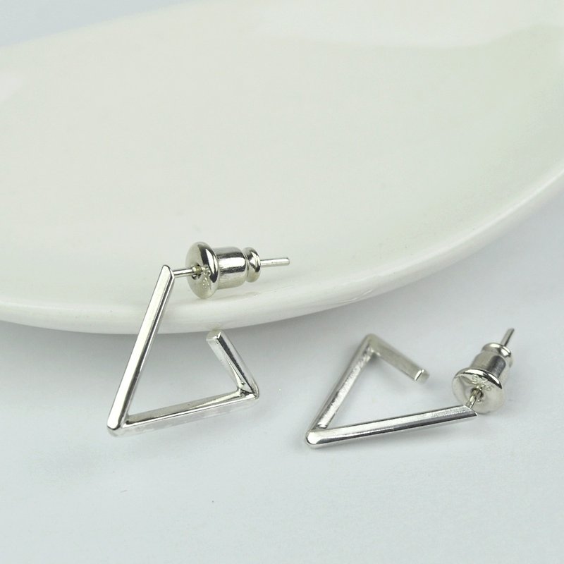 Sterling Silver Triangle Stud Earrings - ต่างหู - เงินแท้ สีเทา