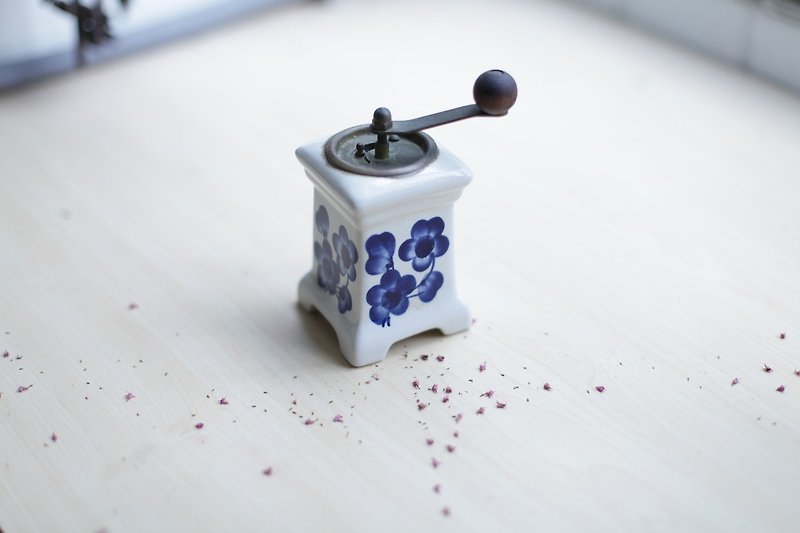 [Good day] fetish hand-painted Dutch grinder - Items for Display - Pottery White