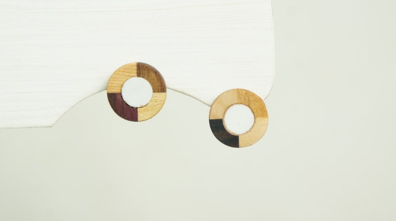 Clip-On made of wood and ceramic fragments, white straw - ต่างหู - ไม้ ขาว