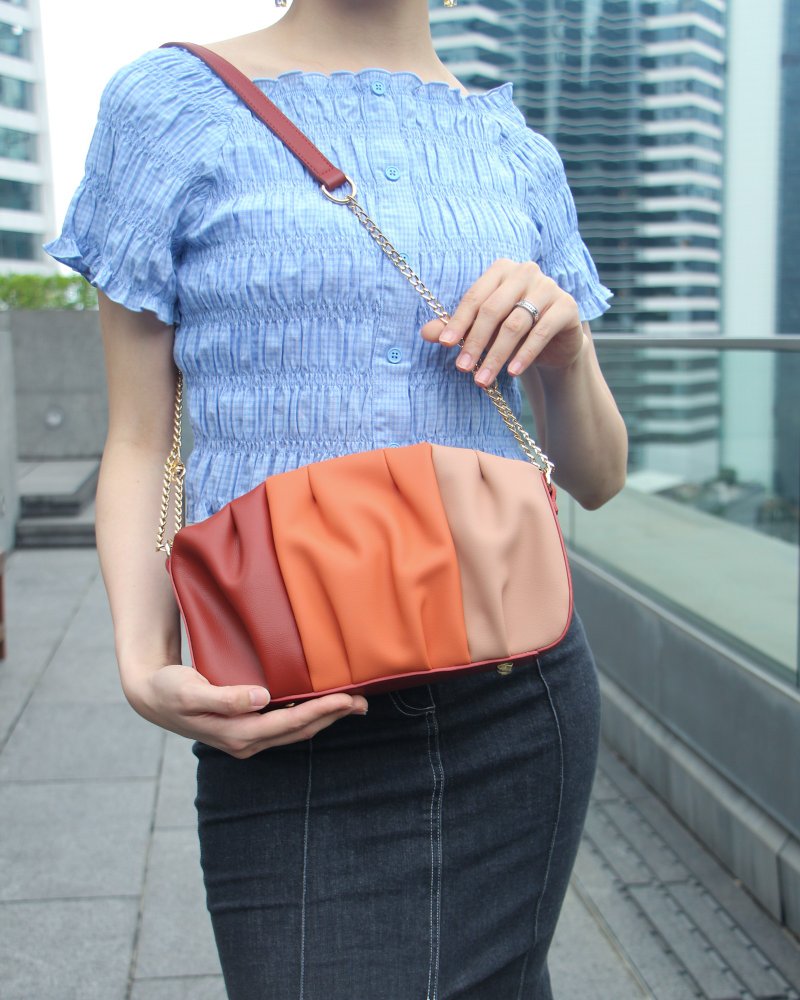 Vegan Leather Blair 3 Ways Chains Strap Double Faces Shoulder Bag Maple Pink - กระเป๋าแมสเซนเจอร์ - หนังเทียม สีแดง