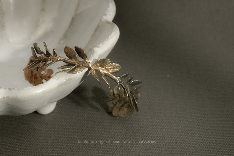 Petite Leaf Bracelet Opposite leaf bracelet can be customized - General Rings - Copper & Brass Gold