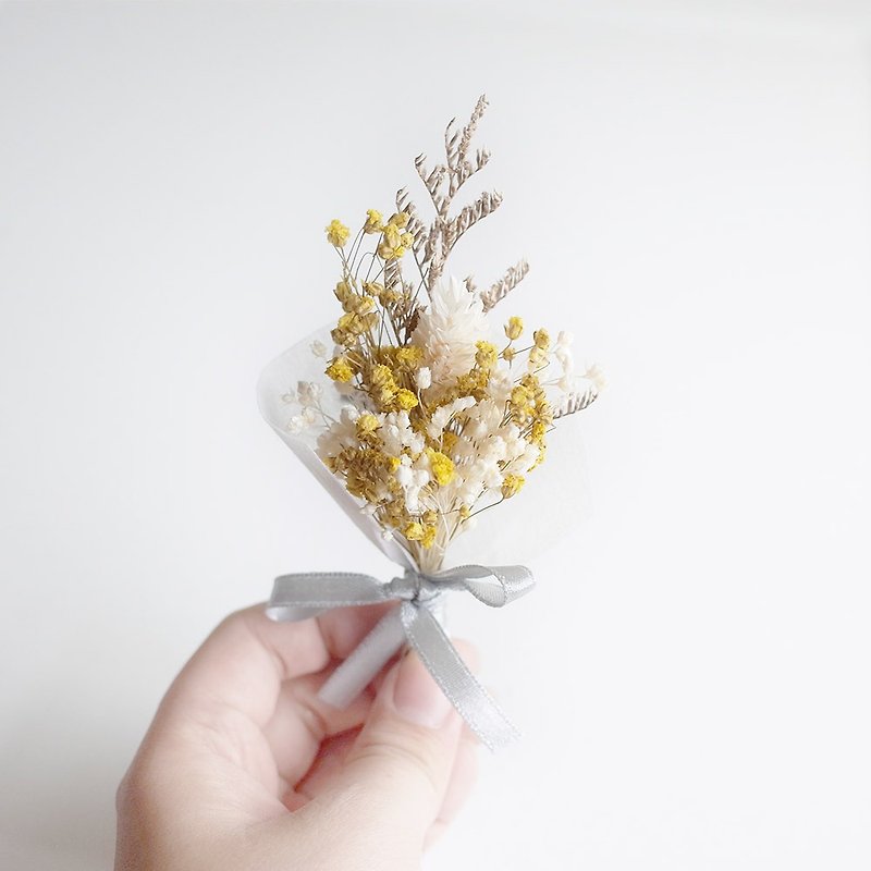 【Q-cute】乾燥花小胸花系列-滿天星星 - 胸針/心口針 - 植物．花 黃色
