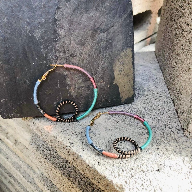 圈形耳環與閃亮的線混合 - 耳環/耳夾/耳骨夾 - 貴金屬 多色