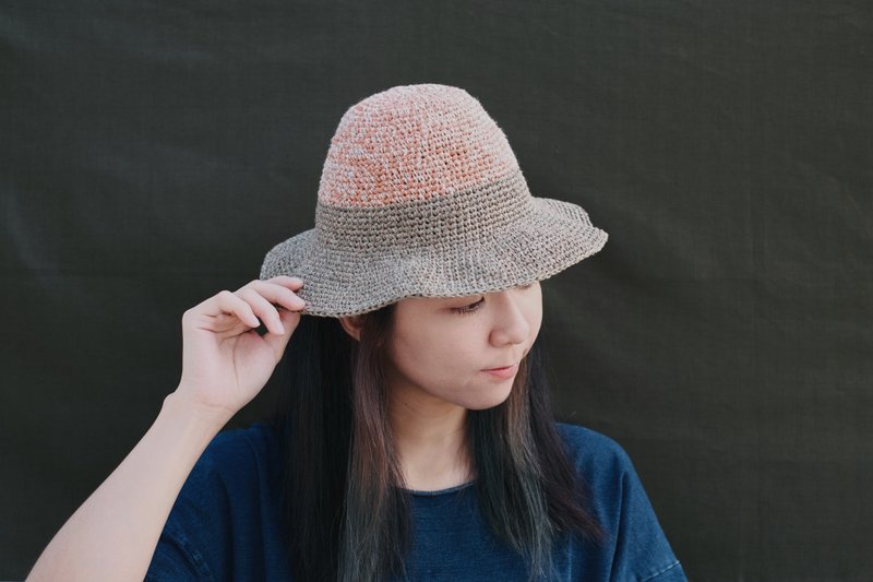 Little Golden Chrysanthemum-Wide Brim Wavy Straw Hat - หมวก - ผ้าฝ้าย/ผ้าลินิน 