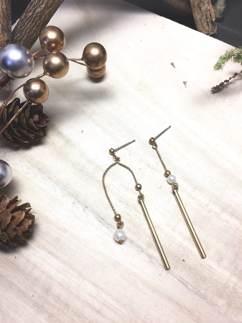 Hand folding brass x asymmetric balance needle / clip type - Earrings & Clip-ons - Copper & Brass Gold
