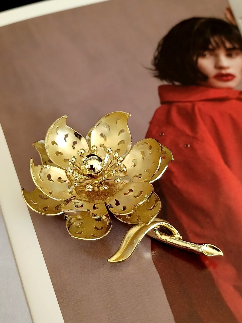vintage jewelry  Coro 立體金花 胸針 別針 - 耳環/耳夾/耳骨夾 - 其他金屬 