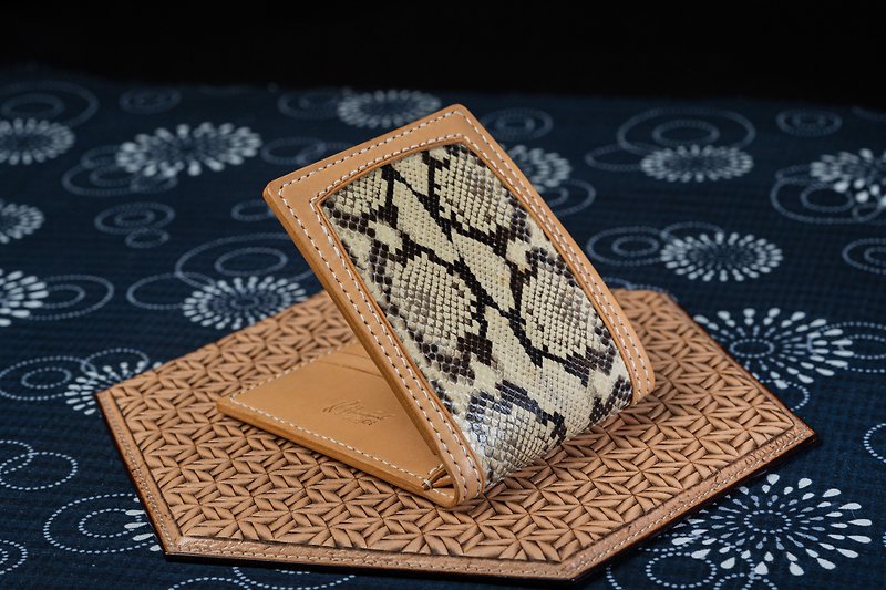 Python short clip leather short clip wallet (made with primary color vegetable tanned cow leather) - กระเป๋าสตางค์ - หนังแท้ สีกากี