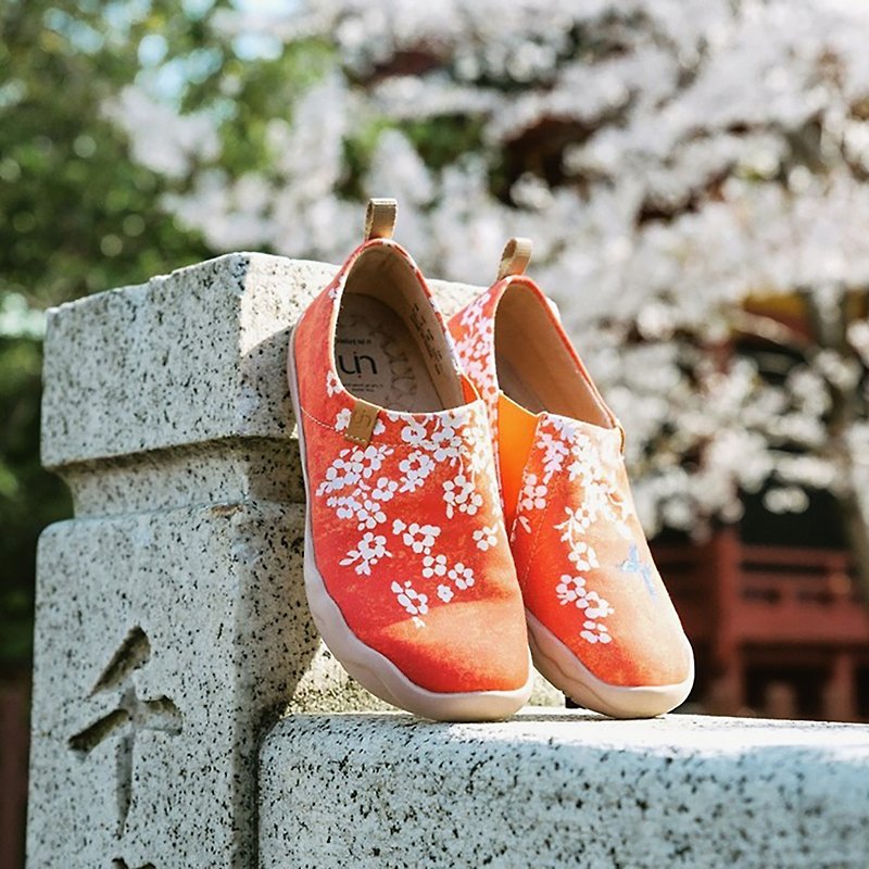 【Uin】Spanish Original Design | Sakura Language Painted Casual Women's Shoes - รองเท้าลำลองผู้หญิง - วัสดุอื่นๆ สีแดง