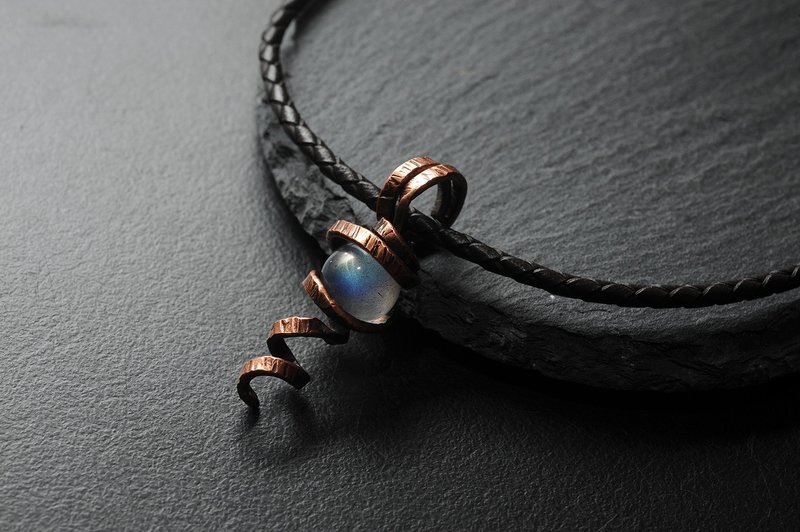 Labradorite Bronze pendant/crystal pendant/ Bronze braided metal wire braided - Necklaces - Semi-Precious Stones 