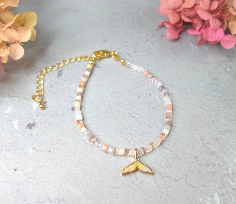 Mermaid tail pendant glass square bead bracelet - สร้อยข้อมือ - แก้ว สีส้ม