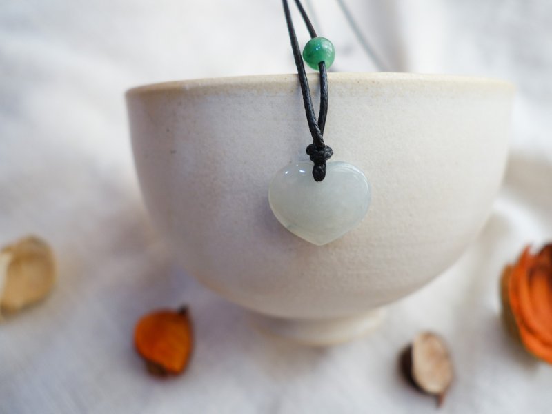 Heart-shaped natural white jadeite necklace・Myanmar jade・Natural stone - สร้อยคอ - หยก 