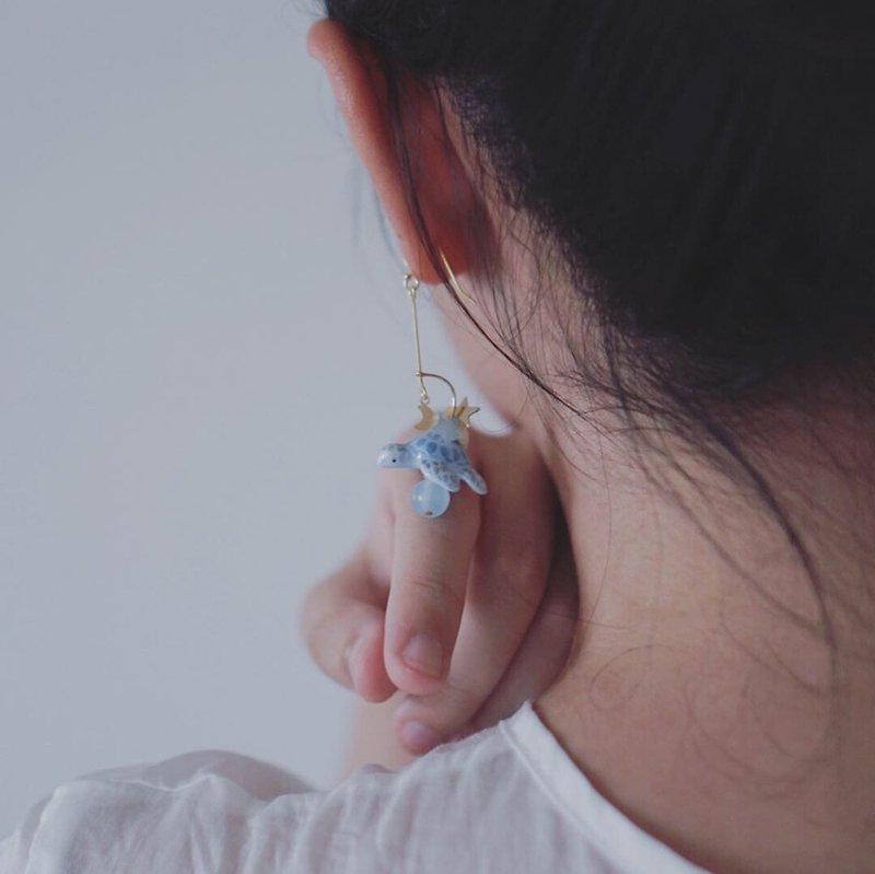 |Unicorn Forest|A pair of asymmetric earrings/ear clips - Earrings & Clip-ons - Resin 