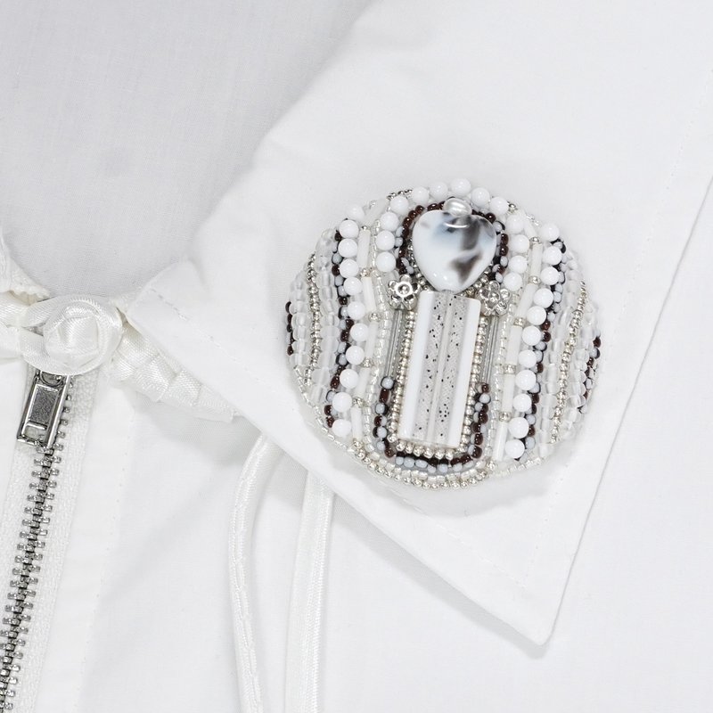 會說話的胸針 大尺寸 5 珠飾刺繡胸針 白色 銀色 冷色調 沉穩風格 獨一無二 聖誕節 - 心口針/胸針 - 玻璃 白色