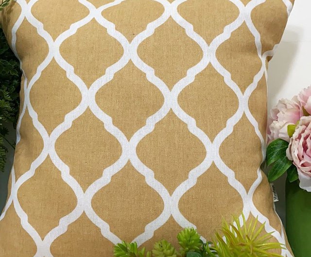 Large patterned outlet cushions