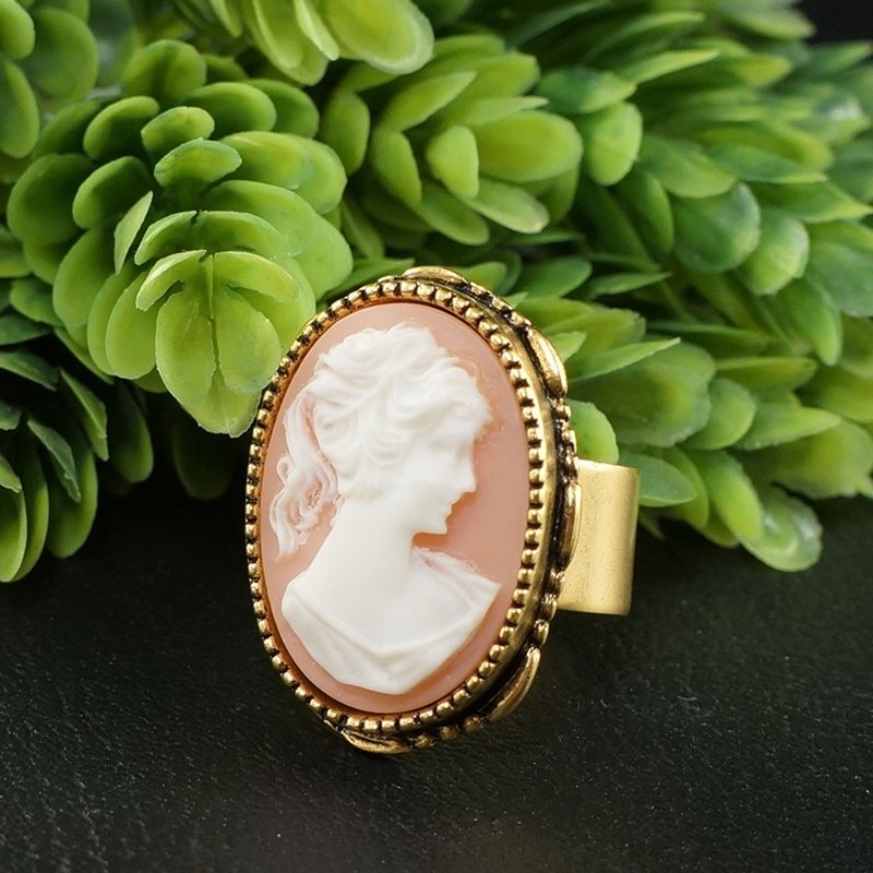 Lady Cameo Adjustable Ring White Pink Girl Cameo Large Oval Golden Ring Jewelry - 戒指 - 其他材質 粉紅色