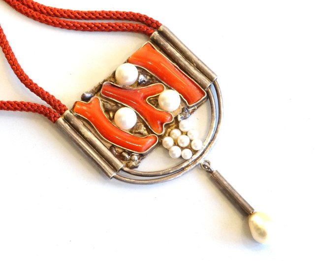 Vintage coral × pearl × silver modern design necklace - Shop panic 