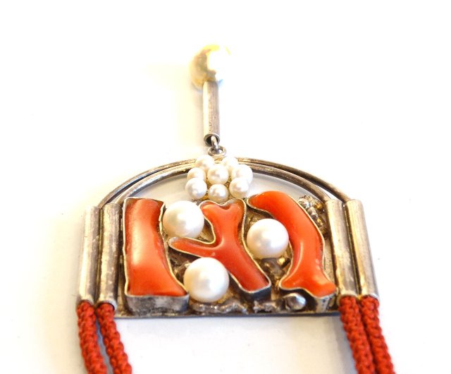 Vintage coral × pearl × silver modern design necklace - Shop panic 