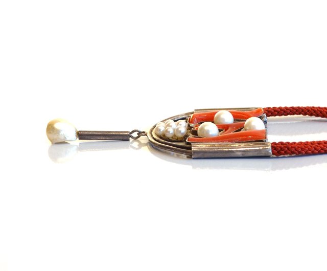 Vintage coral × pearl × silver modern design necklace - Shop