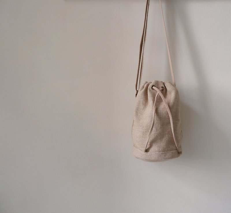 Light wood| Linen bucket small backpack camera bag - กระเป๋าแมสเซนเจอร์ - ผ้าฝ้าย/ผ้าลินิน สีกากี