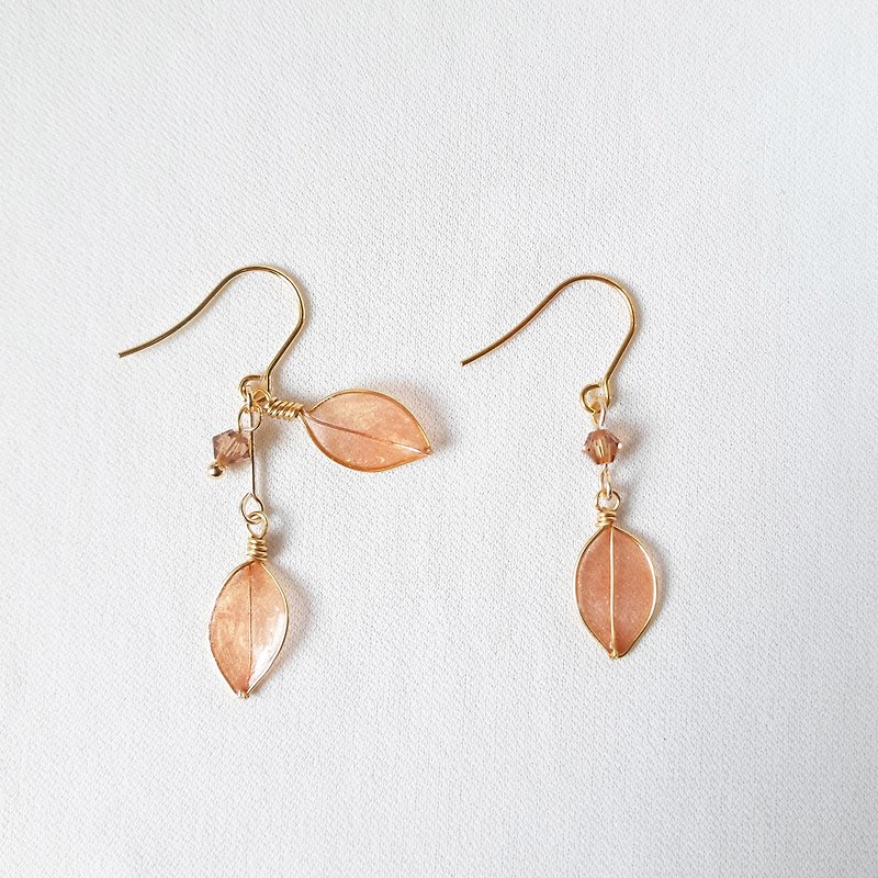 Resin Earrings & Clip-ons Brown - [Autumn and winter new fashion] Swaying leaves, dead leaves, resin earrings, Clip-On, asymmetrical design, autumn