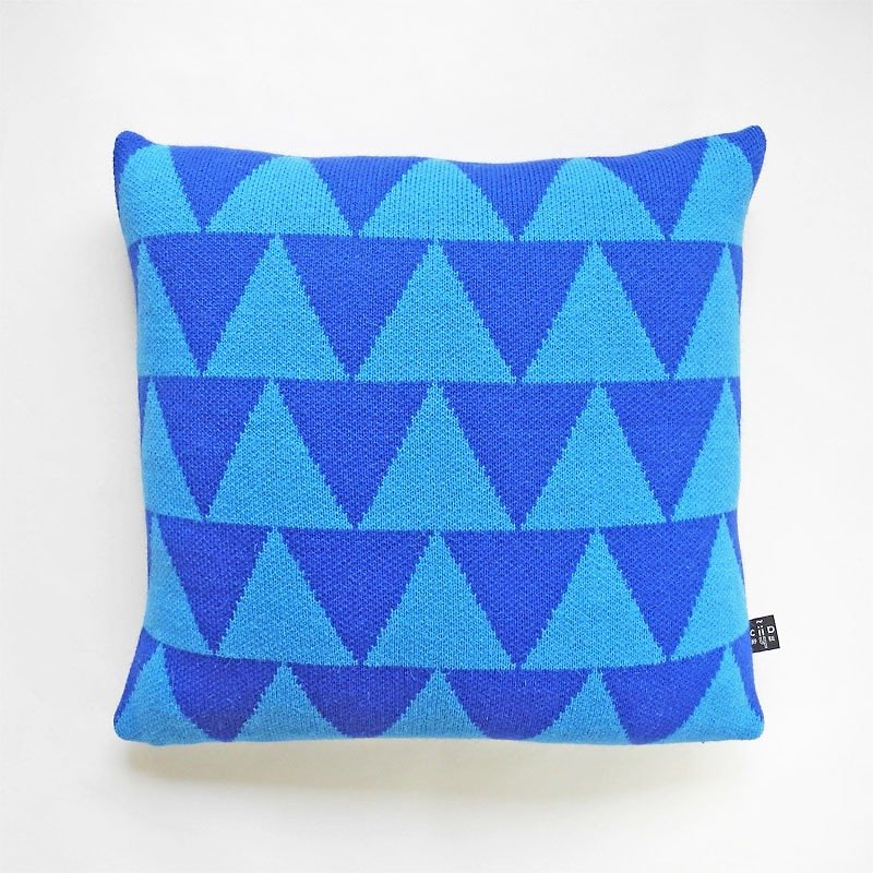 studio chiia - Knitted Geometric Cushion Cover TRBL - หมอน - เส้นใยสังเคราะห์ สีน้ำเงิน