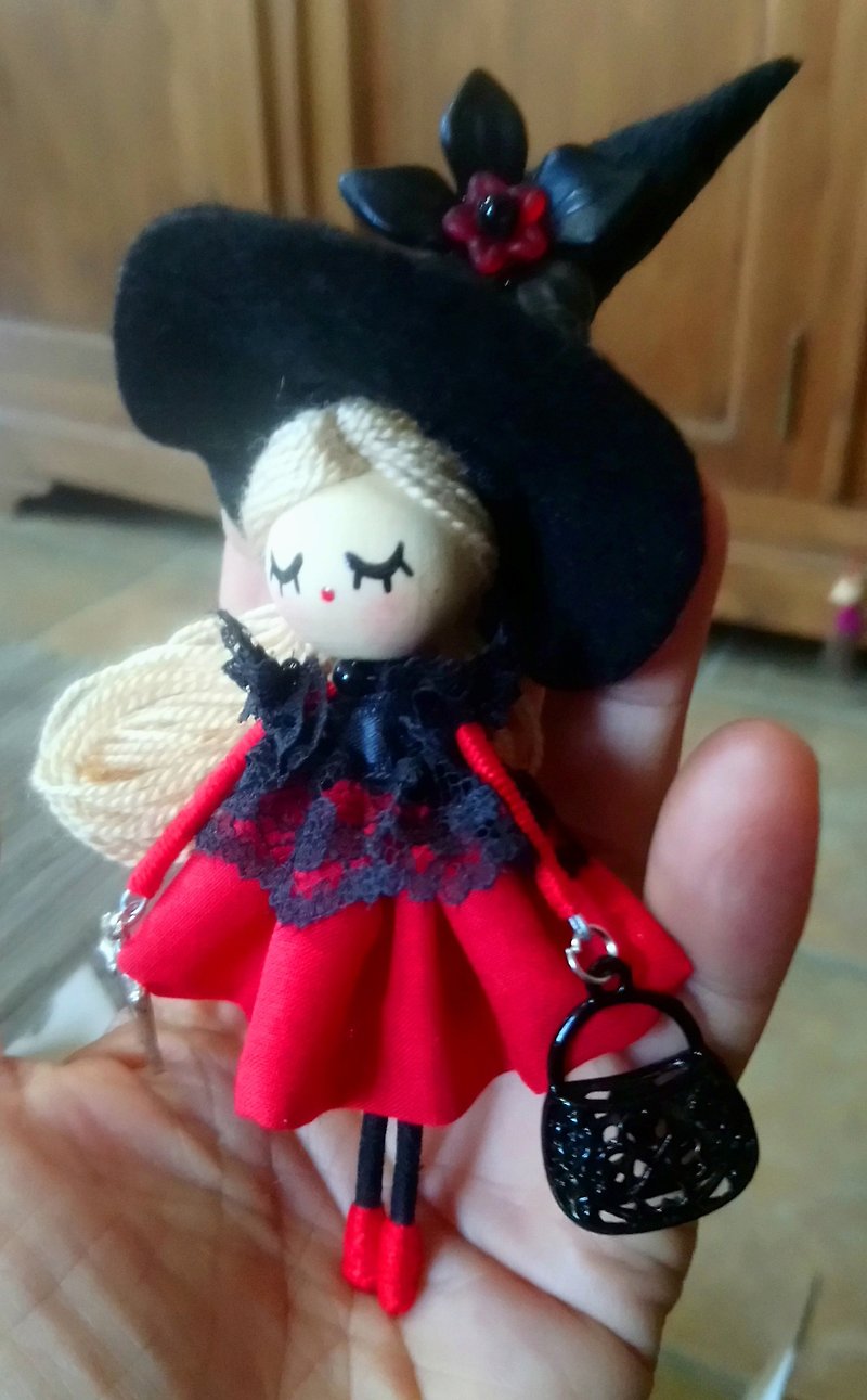 Witch brooch doll - Brooches - Wood Red