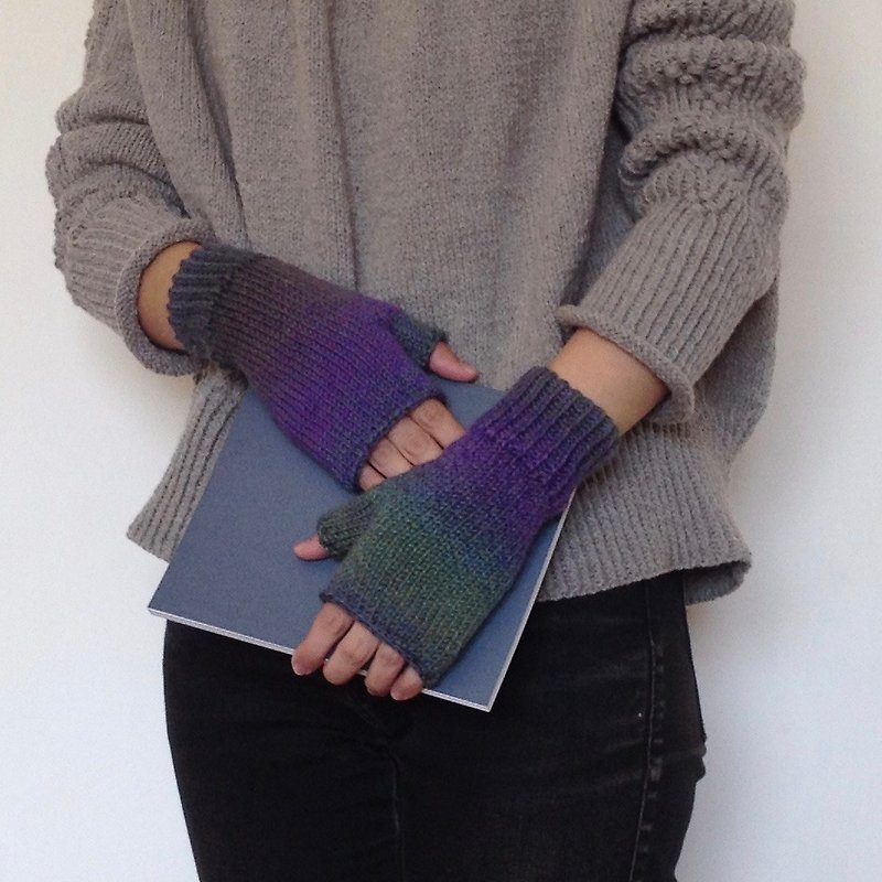 曉織物-手工編織羊毛漸層露指手套-極光 - 手套/手襪 - 羊毛 紫色