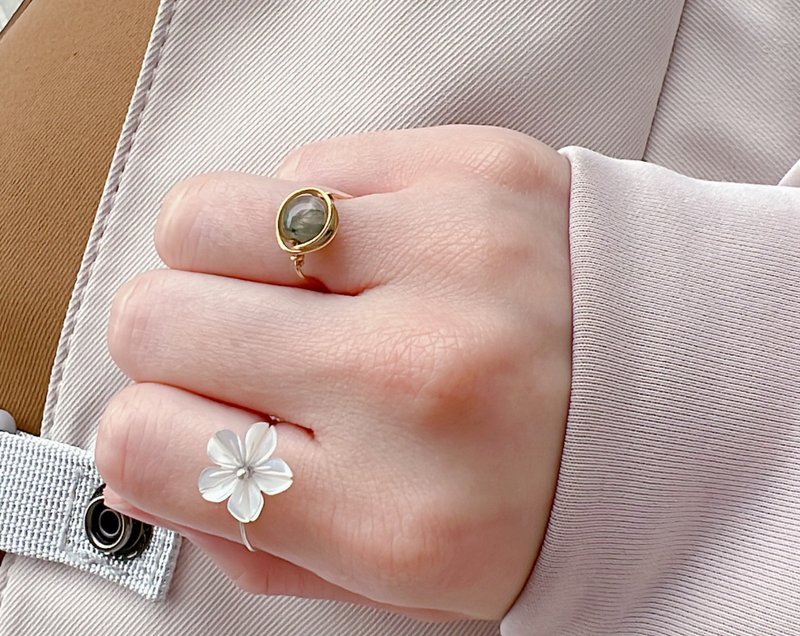 Shell white customized ring Japanese style pure temperament general ring circumference adjustable ring circumference - แหวนทั่วไป - วัสดุอื่นๆ ขาว