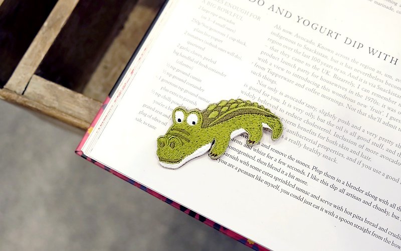 Leyang·Leyan- Forest Party Embroidery Pin/Mr. Crocodile - Badges & Pins - Thread Green