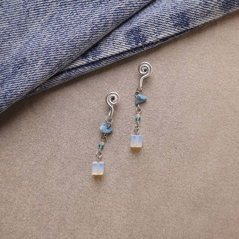 Small stone square pendant painless Clip-On/transparent blue - ต่างหู - โลหะ 