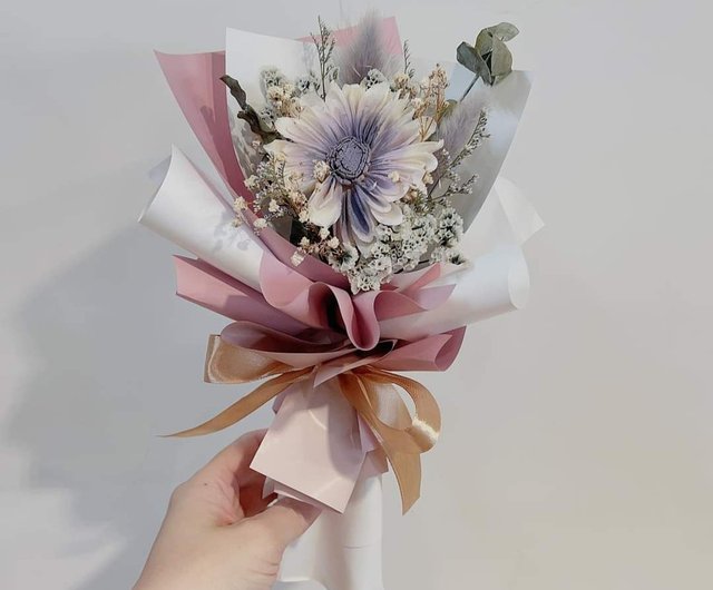 Small bouquet of iridescent dried flowers - Shop peterlin1981 Dried Flowers  & Bouquets - Pinkoi