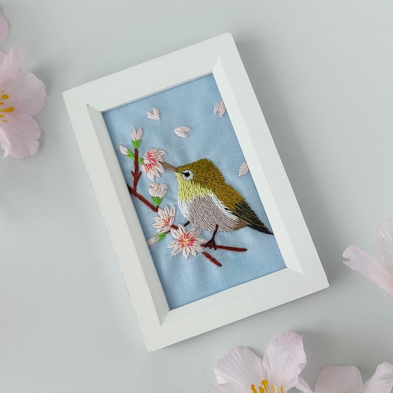 満開の桜とメジロの刺繍フレーム　刺繍ファブリックパネル - 擺飾/家飾品 - 棉．麻 粉紅色